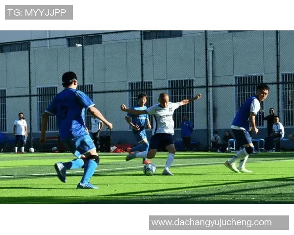 伊犁足球球星逐梦绿茵场书写草原少年拼搏与荣耀传奇 伊犁足球球星逐梦绿茵场书写草原少年拼搏与荣耀传奇