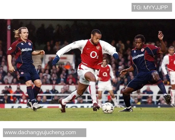 全球足坛风云人物盘点 各大足球明星的巅峰时刻与影响力解析 全球足坛风云人物盘点 各大足球明星的巅峰时刻与影响力解析