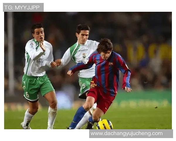 足球传奇再现：50位全球顶尖球星的成长历程与辉煌时刻