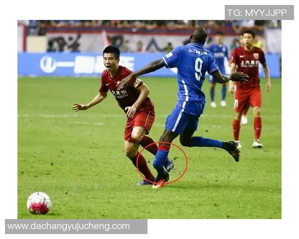 足球巨星不幸断腿伤退赛场,复出前景扑朔迷离引发广泛关注 足球巨星不幸断腿伤退赛场,复出前景扑朔迷离引发广泛关注