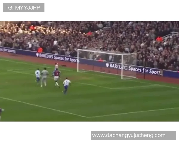 足球明星动态挂件，展现球场魅力与个性风采的创意周边产品